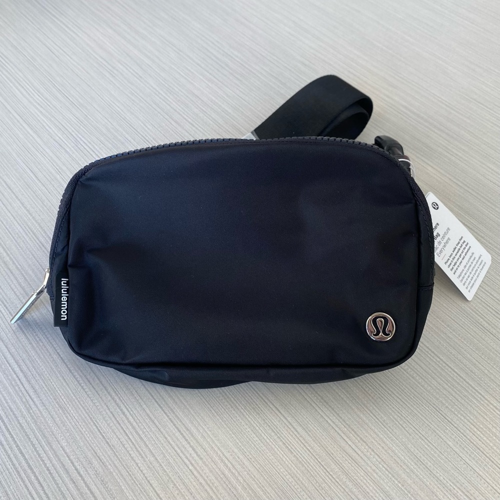 Lululemon Everywhere Belt Bag Black